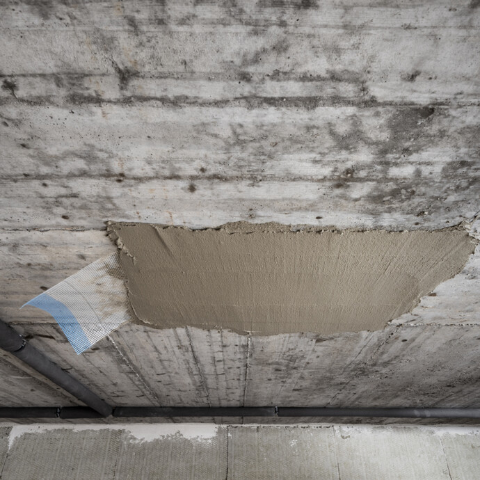 Gewebespachtelung an der Kellerdecke vor der Haftzugsprobe komplett abtrocknen lassen.